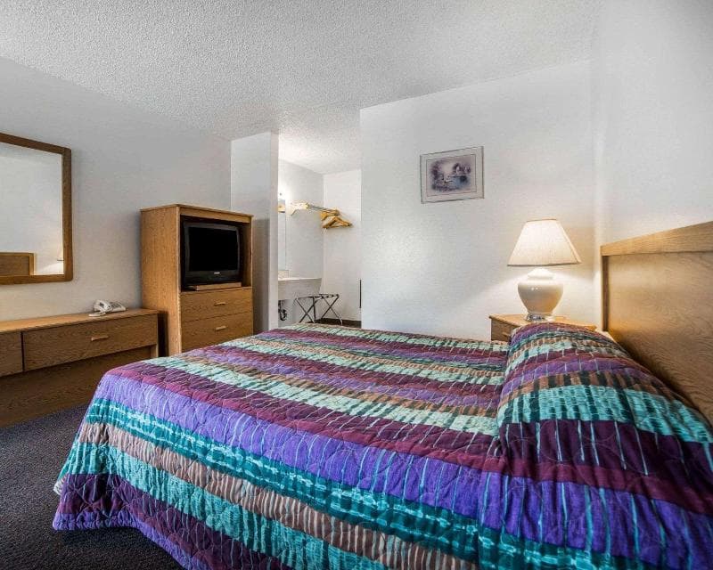 Rodeway Inn & Suites 2