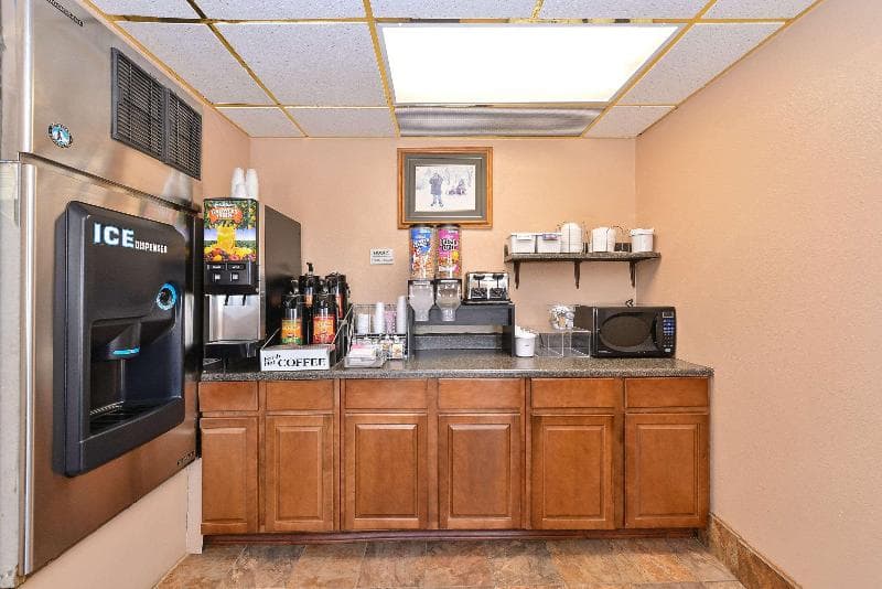 Rodeway Inn 4