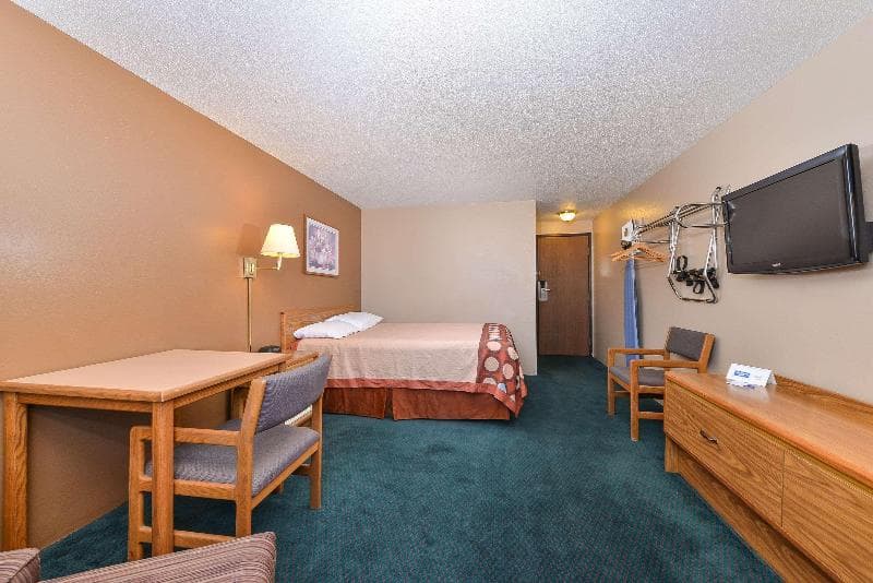 Rodeway Inn photo 1