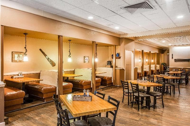 Quality Inn & Suites 4