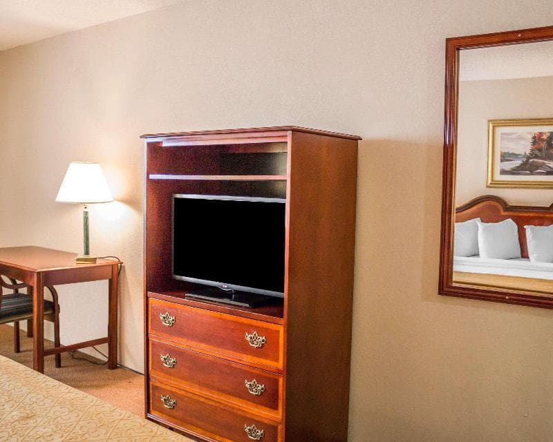 Quality Inn & Suites Manistique 4
