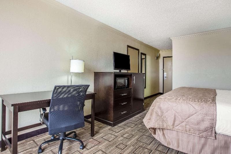 Clarion Hotel Fort Mill Near Amusement Park 4