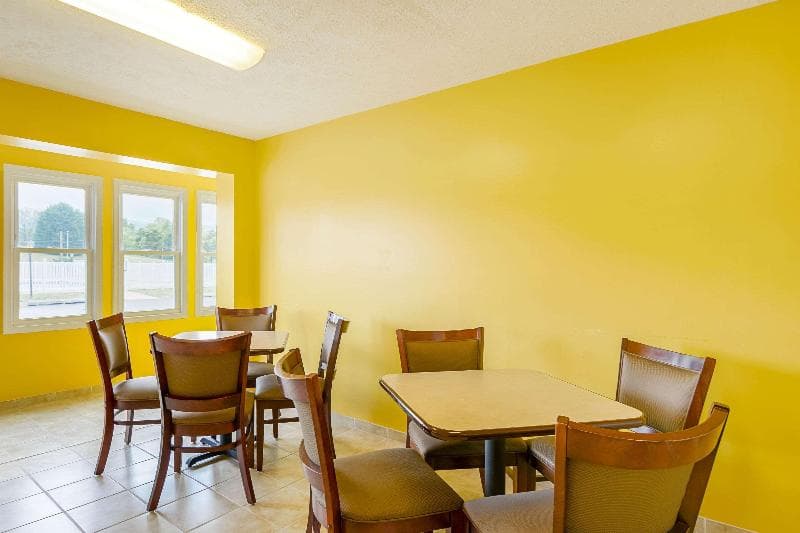 Econo Lodge Woodstock - Shenandoah Valley I-81 photo 1