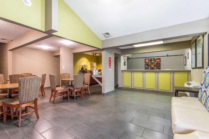 Amerivu Inn Suites Gilbertsville 4