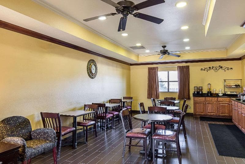 Econo Lodge Inn And Suites Little Rock Sw 2