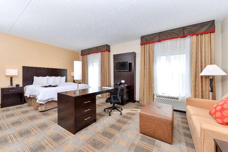 Hampton Inn & Suites California University-Pittsburgh photo 1