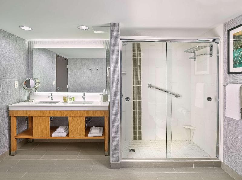 DoubleTree by Hilton Edmonton Downtown 5
