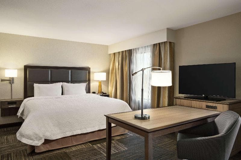 Hampton Inn & Suites Minooka 4