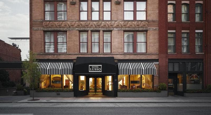 The Davenport Lusso, Autograph Collection 3
