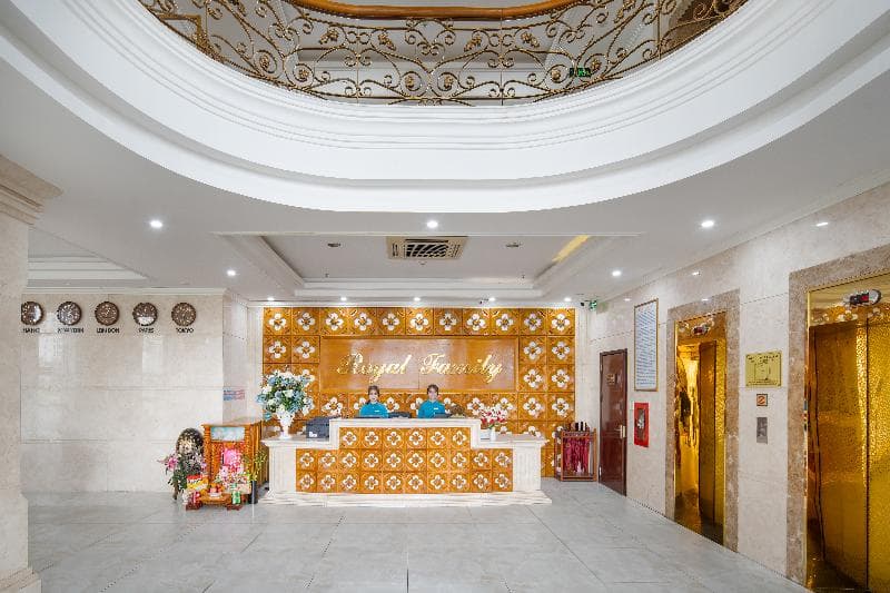Royal Family Hotel 3