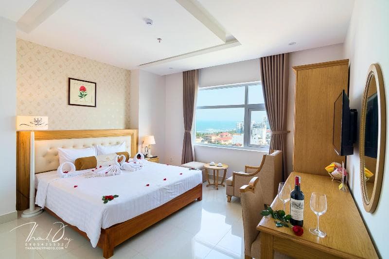 Royal Family Hotel 2