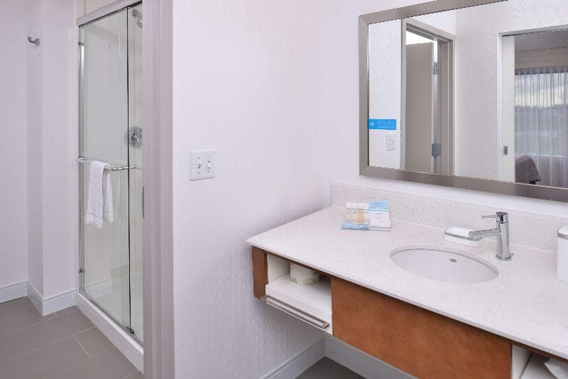 Hampton Inn & Suites Ames 2