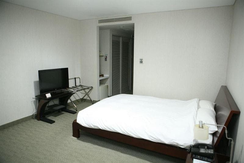 Gumi Century Hotel (Adults Only) 4