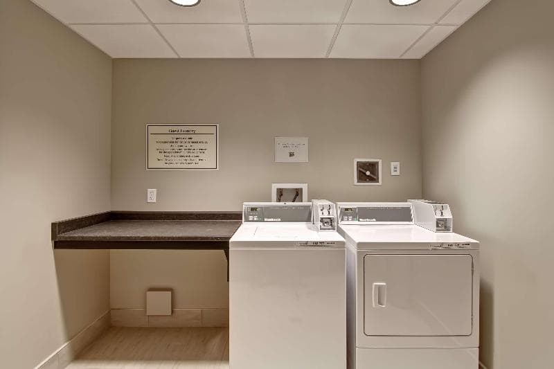 Best Western London Airport Inn & Suites 4
