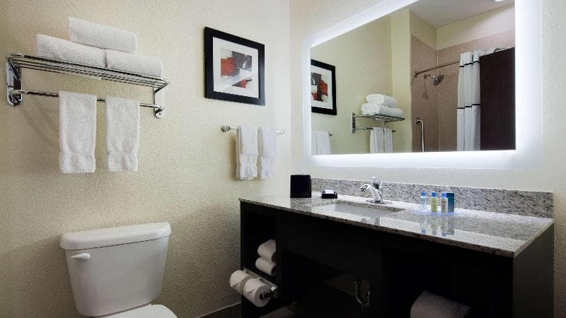 Best Western Plus Fairview Inn & Suites 4