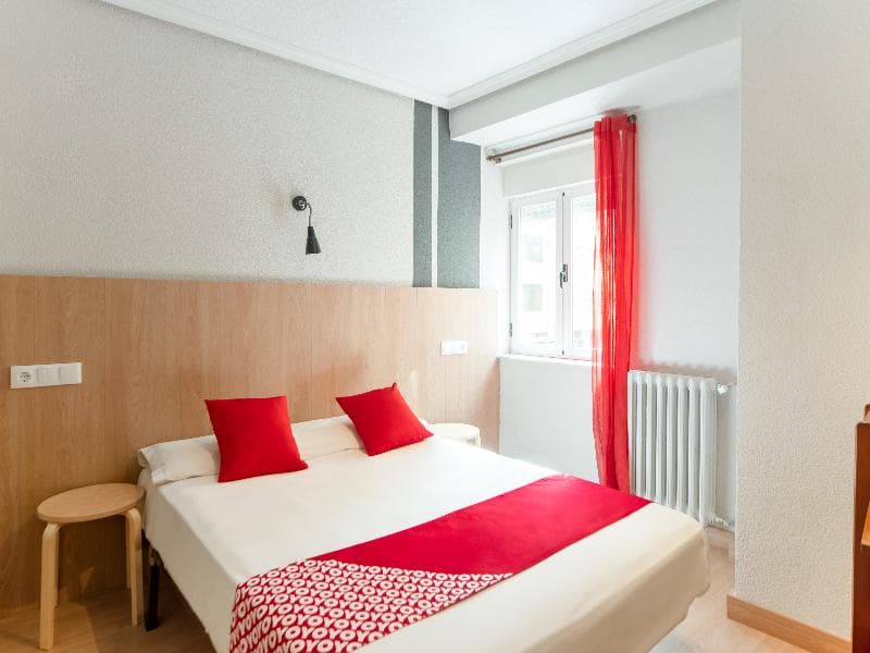 Hotel Hostal Uria 5
