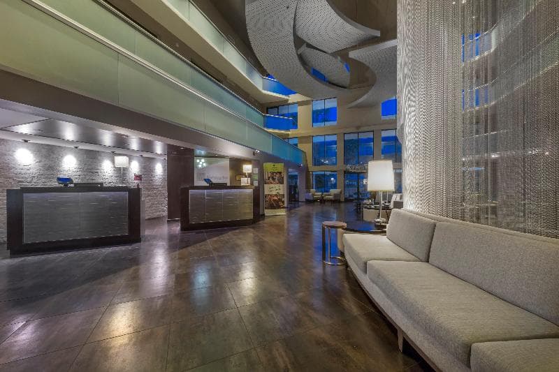 Holiday Inn & Suites Phoenix Airport North 2