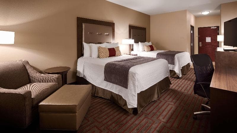 Best Western Plus Stevens County Inn 4