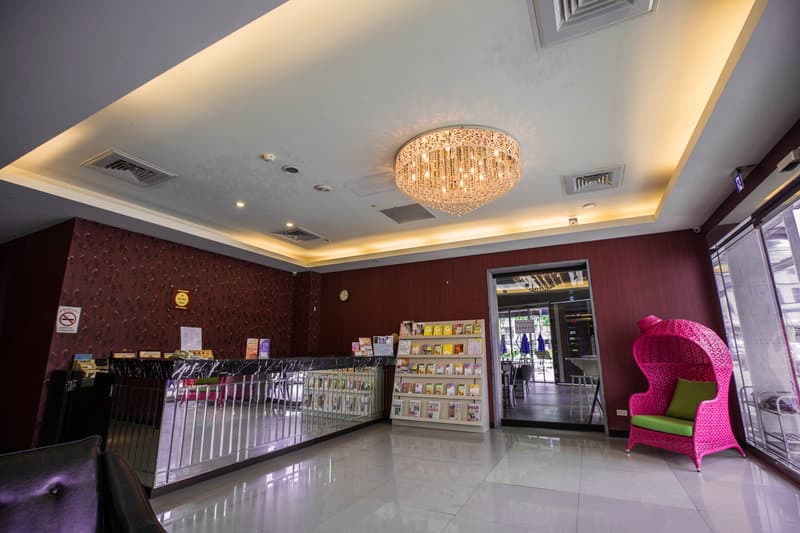 Sunny Hotel 5