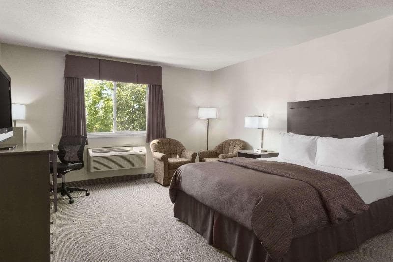 Days Inn By Wyndham Steinbach 5