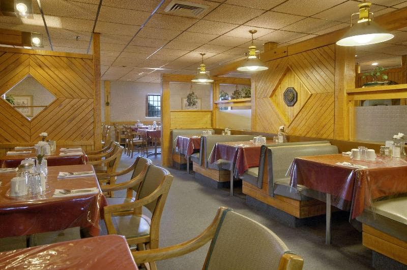 Howard Johnson By Wyndham Portage La Prairie 3