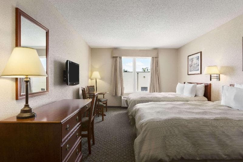 Days Inn & Suites By Wyndham Winkler 5
