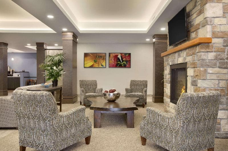 Days Inn & Suites by Wyndham Lindsay 5
