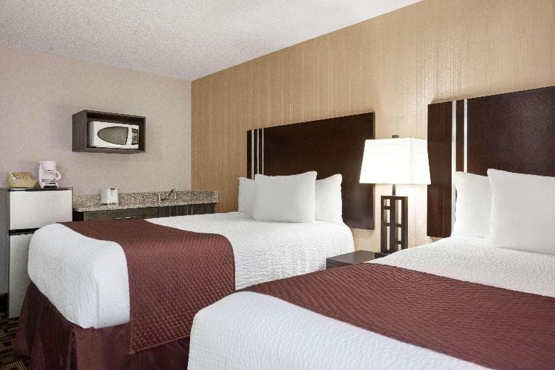 Days Inn By Wyndham Sylvan Lake 2