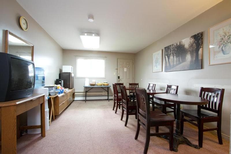 Knights Inn Lindsay 5