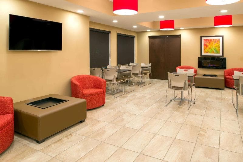 Microtel Inn & Suites By Wyndham Red Deer 3