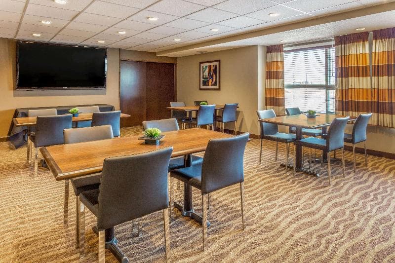 Microtel Inn & Suites By Wyndham Whitecourt photo 1