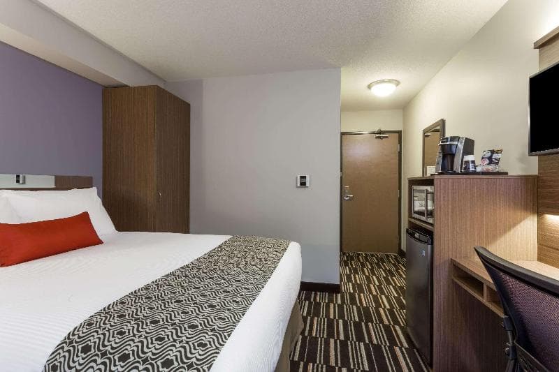 Microtel Inn & Suites by Wyndham Kitimat 5
