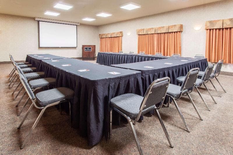 Ramada By Wyndham Camrose photo 1