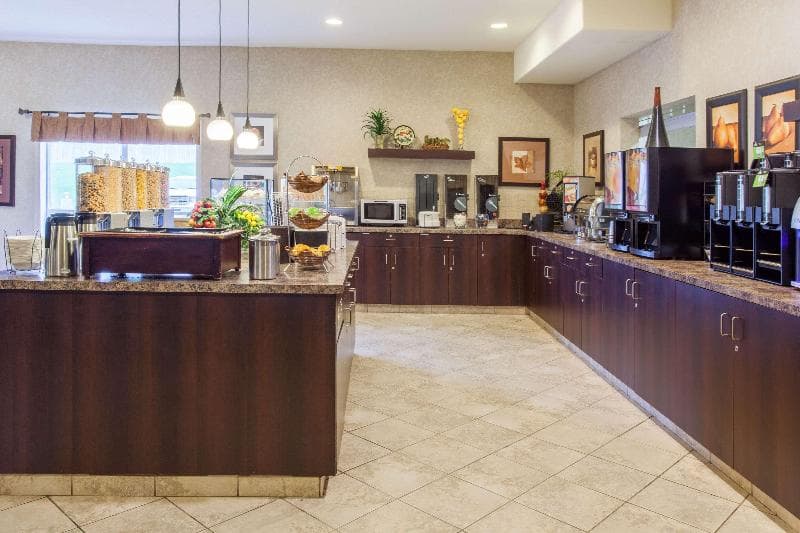 Ramada By Wyndham Camrose 3