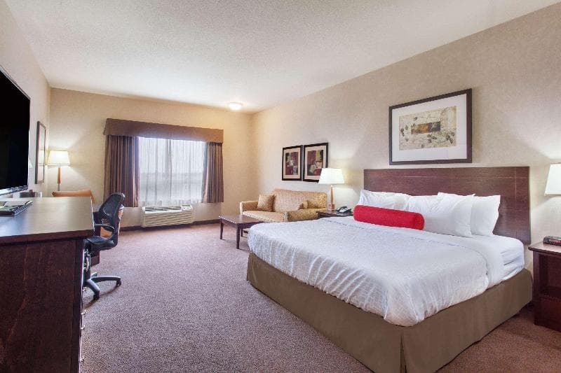 Ramada By Wyndham Camrose 5