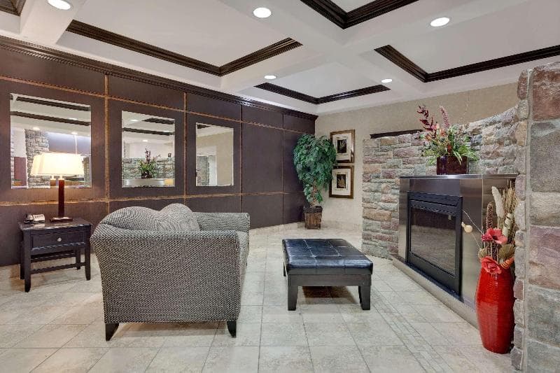 Ramada by Wyndham Stettler 3