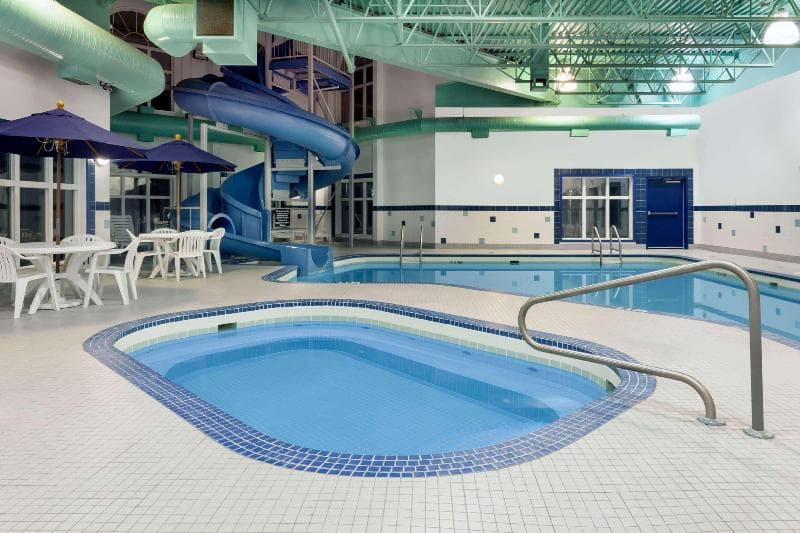 Ramada By Wyndham Weyburn 5