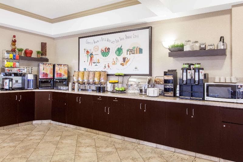 Ramada by Wyndham Pincher Creek 3