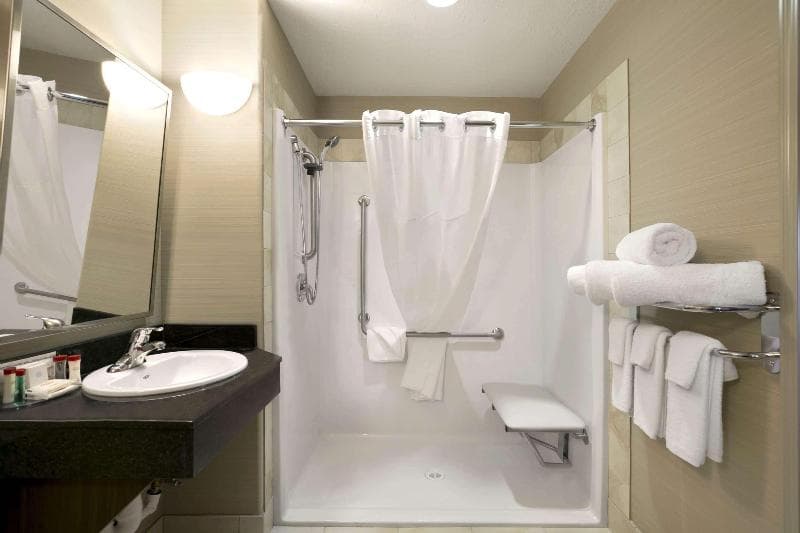 Ramada By Wyndham Conklin 5