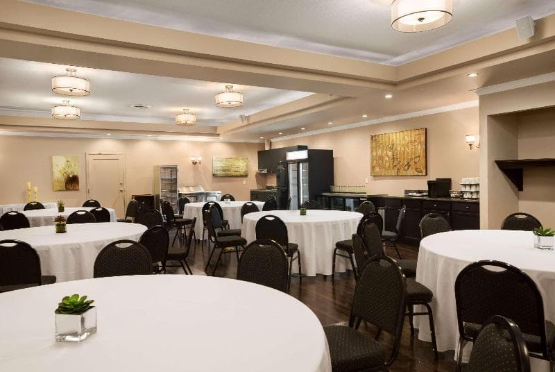 Ramada by Wyndham Emerald Park/Regina East photo 1