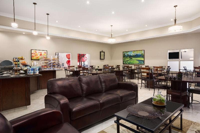 Ramada by Wyndham Emerald Park/Regina East 3