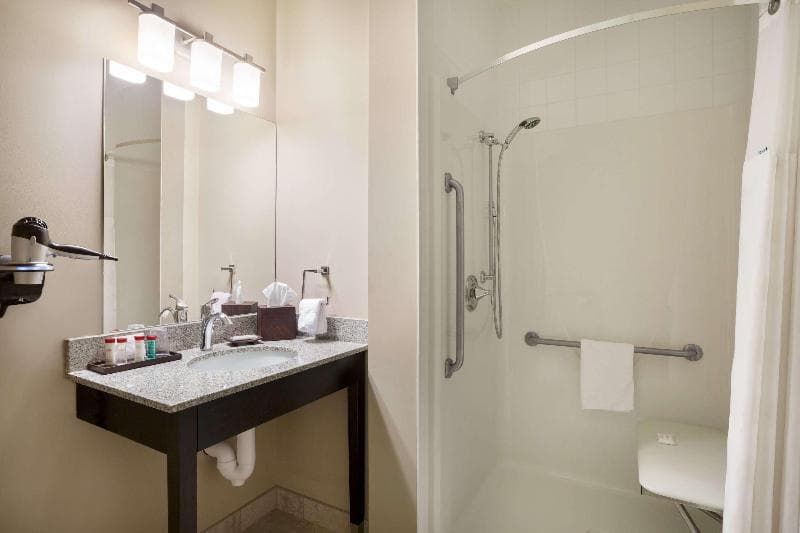 Ramada by Wyndham Emerald Park/Regina East 4