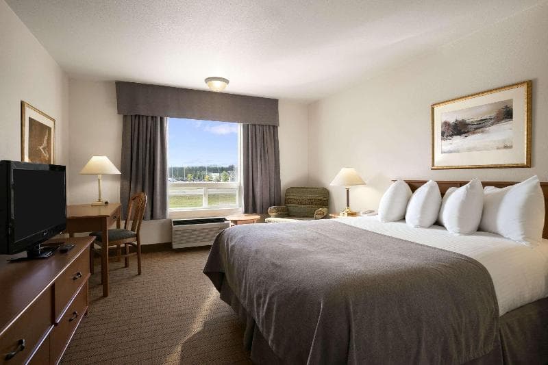 Super 8 By Wyndham Slave Lake Ab photo 1
