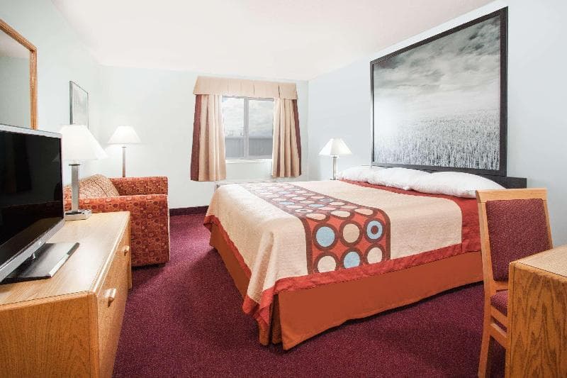 Super 8 By Wyndham Kindersley 2