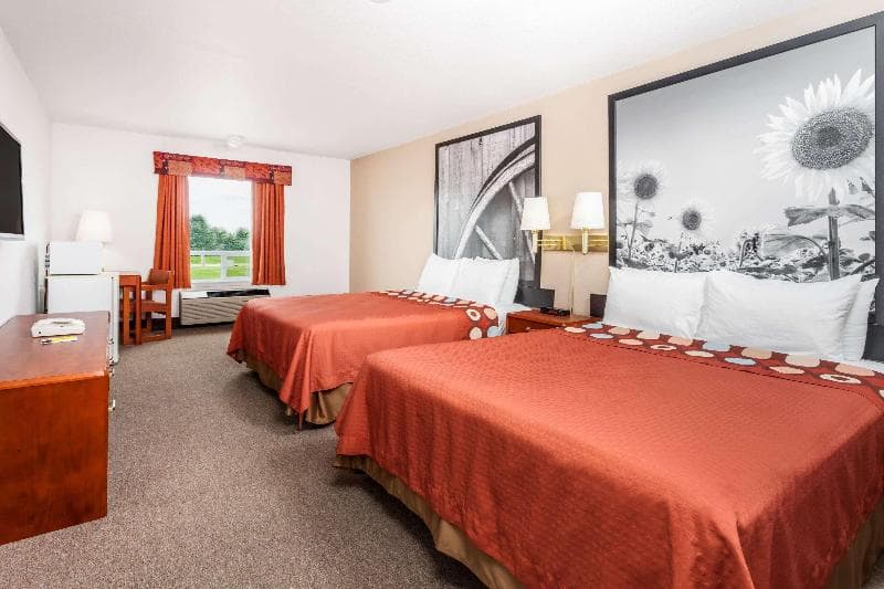 Super 8 By Wyndham Morden 5