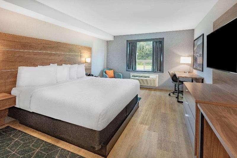 Super 8 By Wyndham Cornwall 5
