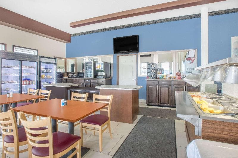 Super 8 By Wyndham Peace River 3