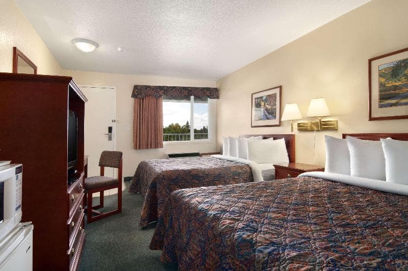 Travelodge By Wyndham Drumheller 2