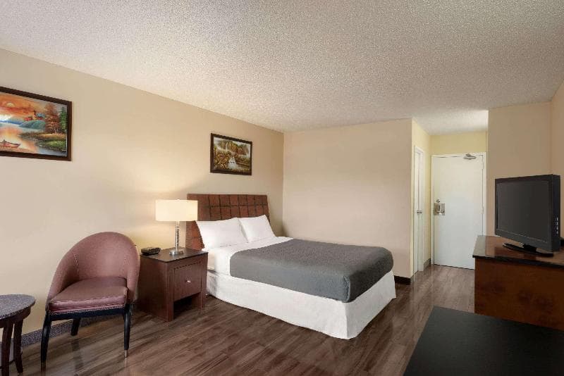 Travelodge By Wyndham Swift Current 4