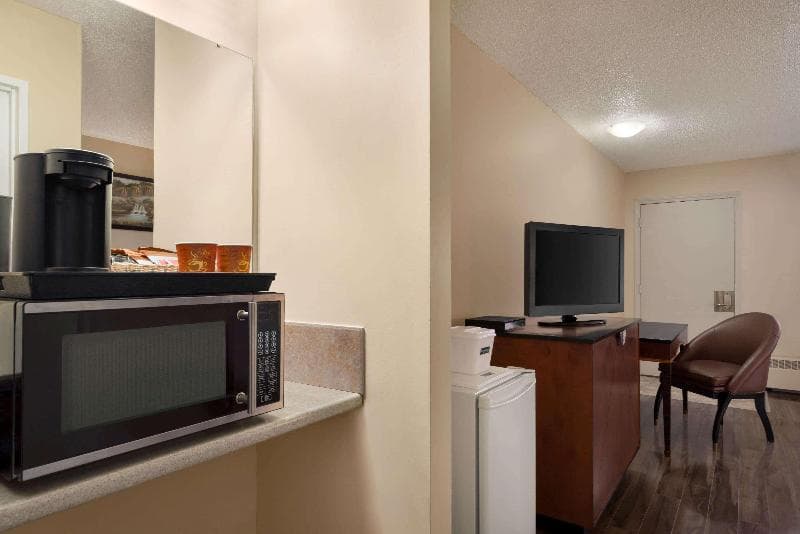 Travelodge By Wyndham Swift Current 3
